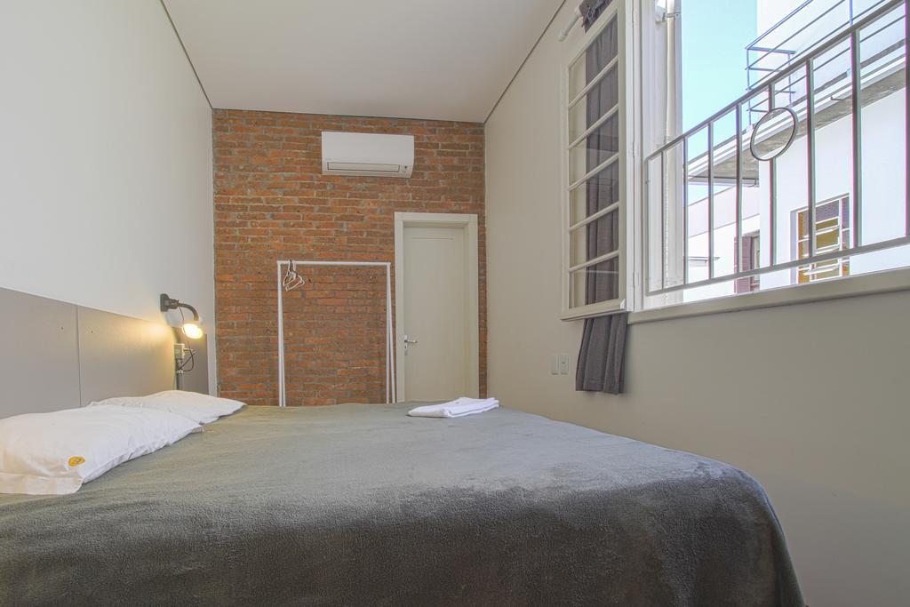 Brick Hostel Porto Alegre Rum bild